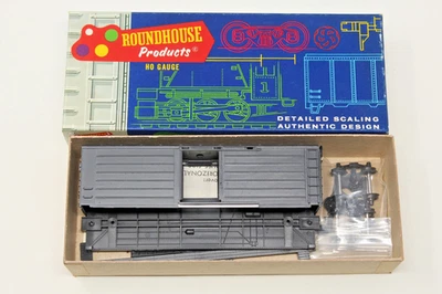 HO Roundhouse 1020 40' Horizontal Ribbed Boxcar Undecorated Black Kit - Image 1 of 4