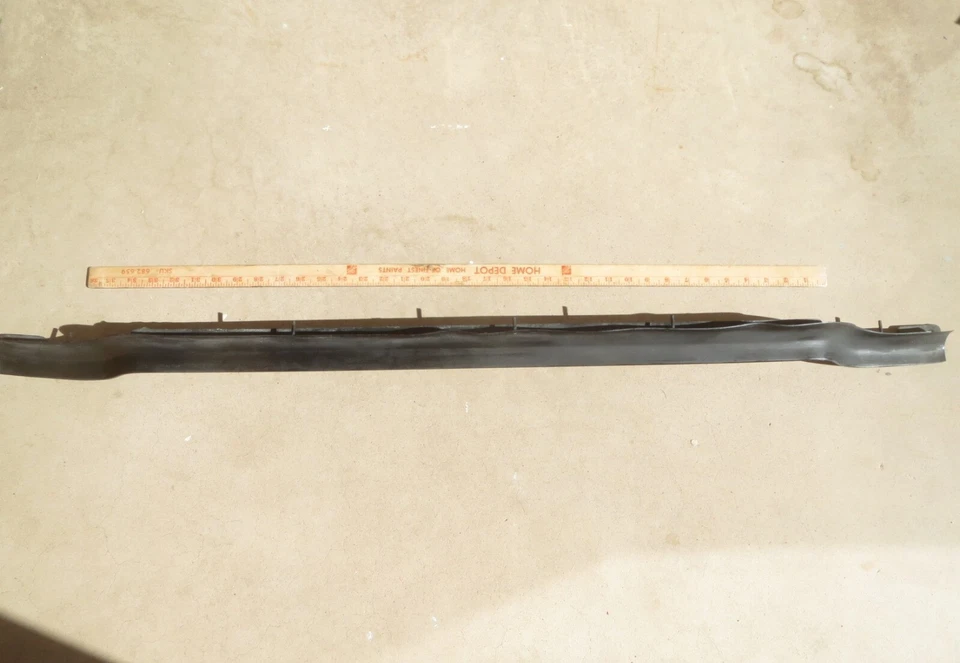 Lincoln Continental Mark IV 1972 parachoques trasero central deflector de piedra 72 Foto 1 de 4