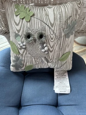 Travesseiro decorativo texturizado quadrado 12": design de coruja e folhas - Imagem 1 de 3