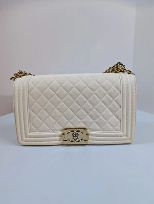 Bolso Chanel blanco granulado piel de becerro mediano niño con solapa Foto 1 de 4