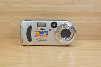 Vintage Sony Cyber-shot DSC-P71 3.2MP Digital Camera, 3X Optical Zoom, Japan - Image 1 of 4
