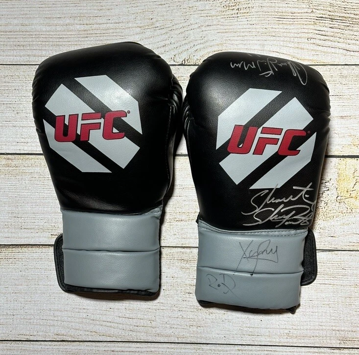 Autographed/Signed THOMAS HITMAN HEARNS/JOEL CASAMAYOR/SHOWTIME SHAWN PORTER - Image 1 of 4