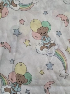 1980er Vintage Precious Moments Stoff Teddybär auf Wolke Regenbogen Baumwolle 45" x 58" - Bild 1 von 7