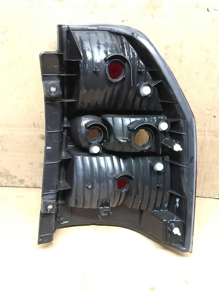 Conjunto de luz trasera izquierda usada se adapta a: Acura Mdx 2003 grado B izquierdo Foto 1 de 4