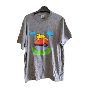 Camiseta Pokémon Pikachu Pokeball Ajuste Cómodo Stedman Grande Gris Gráfico Camiseta - Imagen 1 de 6