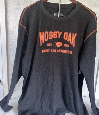 Camisa térmica Mossy Oak Gris LS para hombre XL Est. Construido para Adventure Logo 1986 ancho y negro Foto 1 de 4