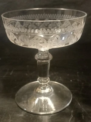  8 Coupes à Champagne  en Cristal Gravé Baccarat , XIXeme ,  Anciennes . - Photo 1/4