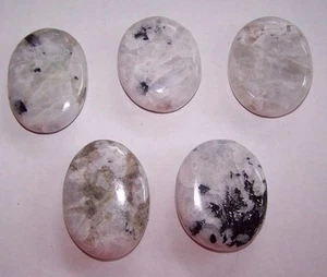One Oval Worry Palm Stone for pocket or crystal grid White Rainbow Moonstone - Bild 1 von 1