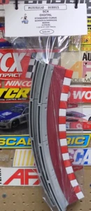 SCX DIGITAL 1:32, BORDE CURVO ESTÁNDAR CON BARRERAS, #20040, (PAQUETE DE 2) - Imagen 1 de 1