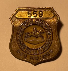 Vintage US Post Office brass Badge Des Moines (obsolete) - Picture 1 of 2