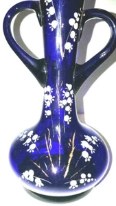Vintage Kobalt Glas Überlauf Vase mit Vergoldung und weißen Tautropfen Blumen - Bild 1 von 3