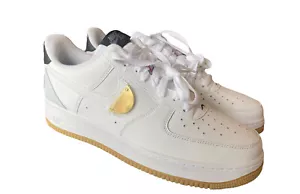 336) Nike Air Force 1 '07 LV8 AF1 ""NBA"" Blanco/Dorado CT2298-100 Para Hombre Talla 12 - Imagen 1 de 6