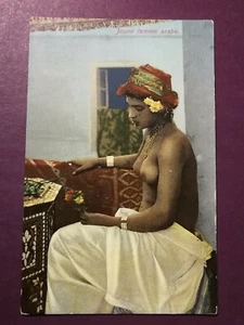 CPA L'AFRIQUE DU NORD N° 6594 - ETHNIQUE - Jeune Femme Arabe seins nus Fleurs - Imagen 1 de 2