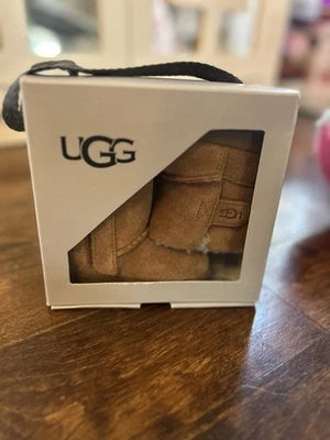 Botas Ugg para niños pequeños 02/03 Foto 1 de 4