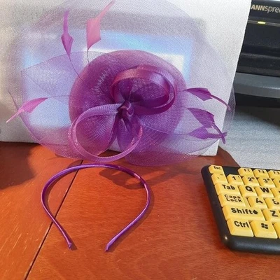 ¡NUEVO! Clip de pelo fascinador de plumas vintage con velo de red púrpura y banda para el cabello Foto 1 de 3