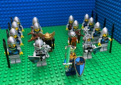 Lego CASTLE CROWN KNIGHT ARMY QTY 17 MINIFIGURES Minifigs Knights NEW - Image 1 of 4