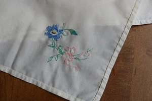 2 VINTAGE SETS OF NAPKINS EMBROIDERED CROCHET 8 TOTAL - Imagen 1 de 7