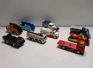 Vintage Matchbox 90er Dienstfahrzeuge Konvolut 9 Feuerwehr Flughafen Recycling gemischte LKWs - Bild 1 von 9