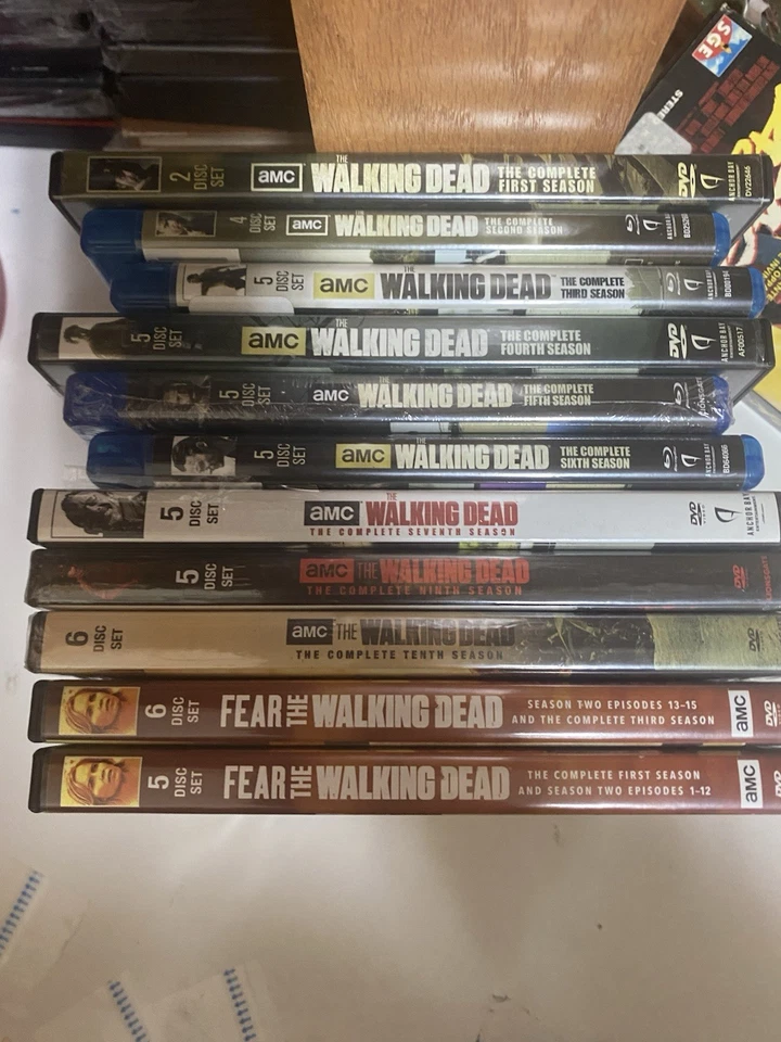 The Walking Dead Blu Ray & DVD Lot Assorted Foto 1 de 1