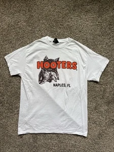 HOOTERS Naples Florida Gildan Shirt herrlich klebrig und doch unraffiniert Größe Medium - Bild 1 von 9