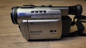 Panasonic Palmcorder PV-DV100D MiniDV Camcorder With Case UNTESTED - Picture 1 of 8