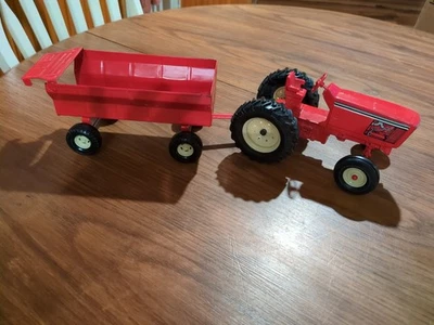 ERTL International Harvester tractor de juguete - escala 1:16 - años 60 vintage - acero prensado Foto 1 de 4