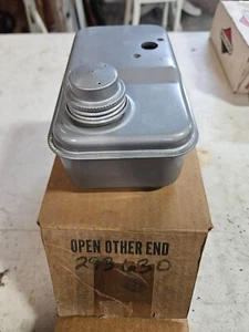 NOS BRIGGS AND STRATTON FUEL TANK 293630 - Picture 1 of 3