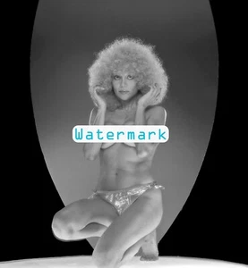 LOUISA MORITZ de alta resolución en retrato sexy ** Foto de archivo de bellas artes (8,5 "x 11") WOAH - Imagen 1 de 1