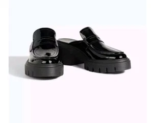 Mocasín Stuart Weitzman Soho plataforma tacón bloque charol negro mulas talla 9B - Imagen 1 de 12