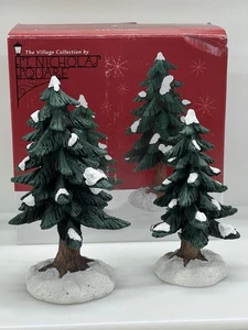 Colección St. Nicholas Square Village resina de pinos de 6 pulgadas y 8 pulgadas - Imagen 1 de 8