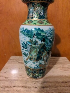 Vintage Zhong Guo Zhi Zao Porcelain Chinese Green Hand Painted Geisha Vase - Picture 1 of 4