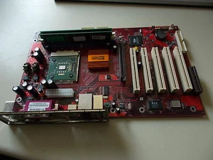 MB PCChips M811, VER.3.1, Presa A 462, AMD Athlon 1700, 500 MB Speicher. #V-4 - Picture 1 of 6
