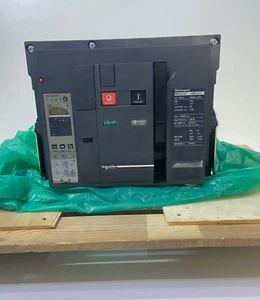Nuevo disyuntor de aire Schneider Electric NW12H1 1250A 3P, tipo fijo MIC 6.0E - Imagen 1 de 12