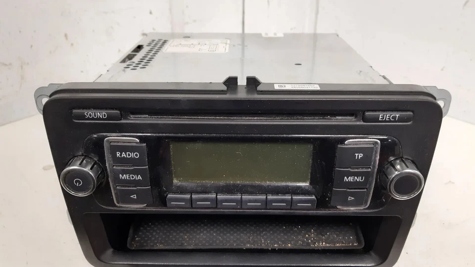 RADIO CD Volkswagen Polo V (6R) Hatchback 1.4 16V (CGGB) 2011 5K0035156 - Immagine 1 di 1