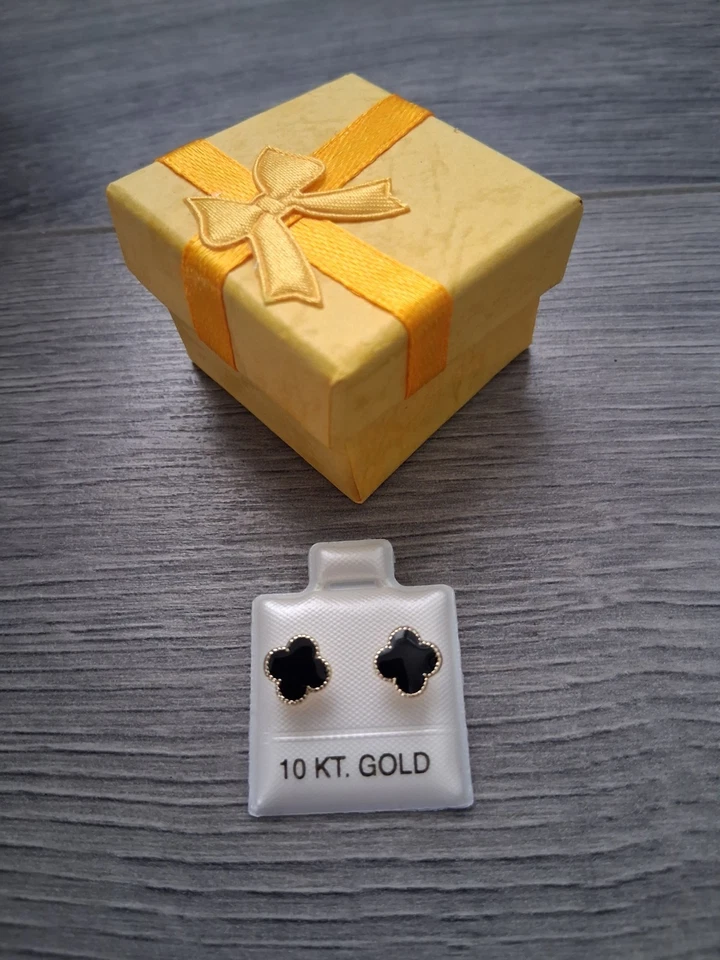 Aretes Broquel flor de 10K / 10k Studs Earrings flor style. color negro. - Image 1 of 4