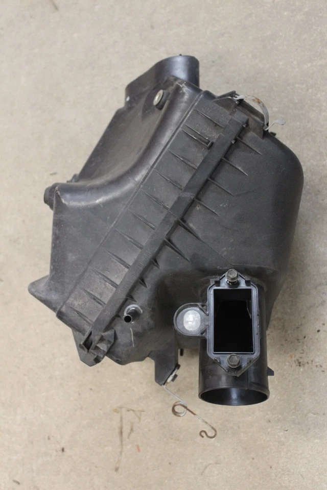 Limpiador de carcasa de caja de aire de admisión Toyota Solara V6 1999-2003 Foto 1 de 4