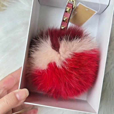 Nuevo en caja Michael Kors Tachonado Piel Pom Pom Piruleta Llave Bolso sin asas Dije ~ Elige Foto 1 de 2