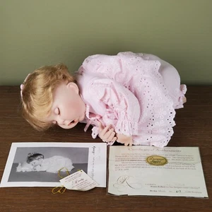 Muñeca de porcelana ""Mindy"" bebé dormido edición limitada 517 de 2000 y caja - Imagen 1 de 10