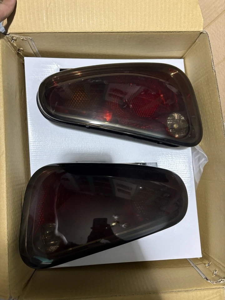 Fari Posteriori LED rosso-fumè per Mini Cooper R50 R52 R53 Restyling 2004-2006 L - Immagine 1 di 1