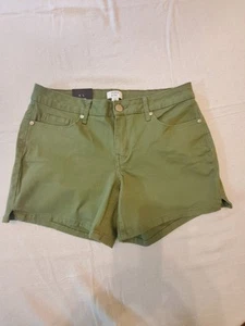 Crown & Ivy Woman's 6 Hunter Green Shorts NWT. Umts - Picture 1 of 9