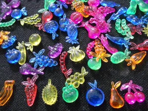 100 piezas Mezcla Surtido Frutas Juguetes de acrílico Mezcla Colores Transparentes Brillantes - Imagen 1 de 1