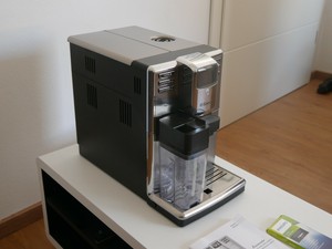 Saeco Incanto HD8917 Stainless Steel/Black Coffee Machine, Milk Frother...