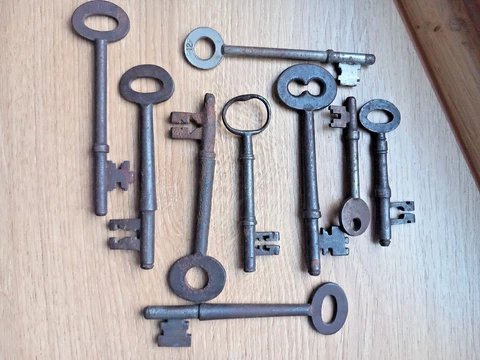 9 VINTAGE LARGE CHURCH cupboard cabinet DOOR KEYS VARIOUS SIZES LOCK ESCUTCHEONS Cover
