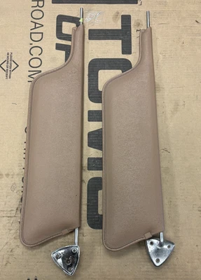 1962-1968 Ford Mercury Mustang Cougar Sun Visor Par Original C2AB 6204122 C - Imagem 1 de 4