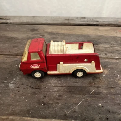 Mini bomba de acero prensado rojo camión de bomberos Tonka vintage Foto 1 de 3