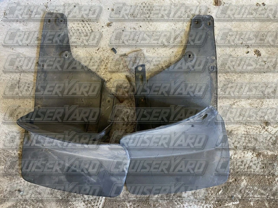 Toyota Land Cruiser UZJ100 Pair of Front Mud Flaps - Imagem 1 de 1