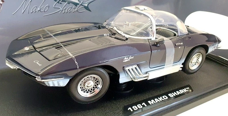 Motor Max 1/18 Scale Diecast 73102 - 1961 Chevrolet Stingray Mako Shark - Image 1 of 4
