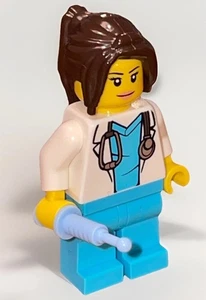 Genuine NEW LEGO Minifigure Female Nurse Doctor Resident Surgeon with Syringe - Picture 1 of 4