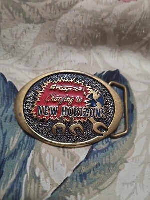 Snap On Tools New Horizons 促销皮带扣上釉黄铜复古 80 年代 Ss 1410 — 第 1/3 张图片