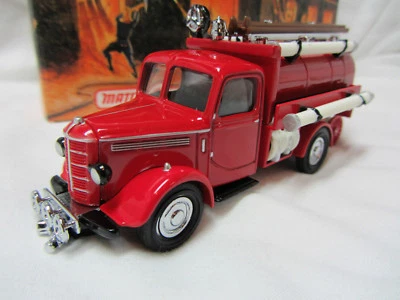MATCHBOX MODELS OF YESTERYEAR 1939 BEDFORD WATER TANKER – (YFE04) 1994 - Image 1 of 4